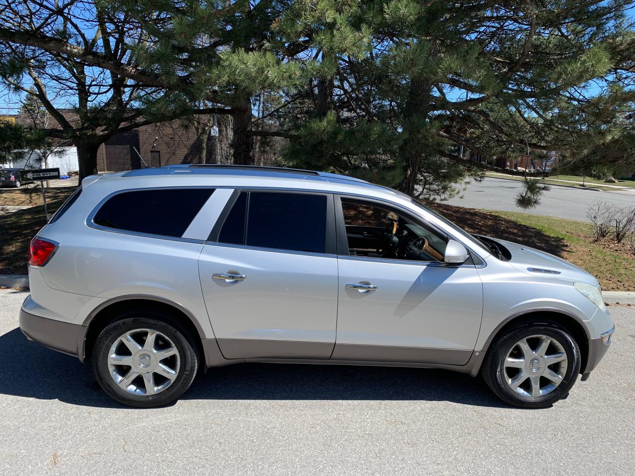 2010 Buick Enclave CXL-ALL WHEEL DRIVE