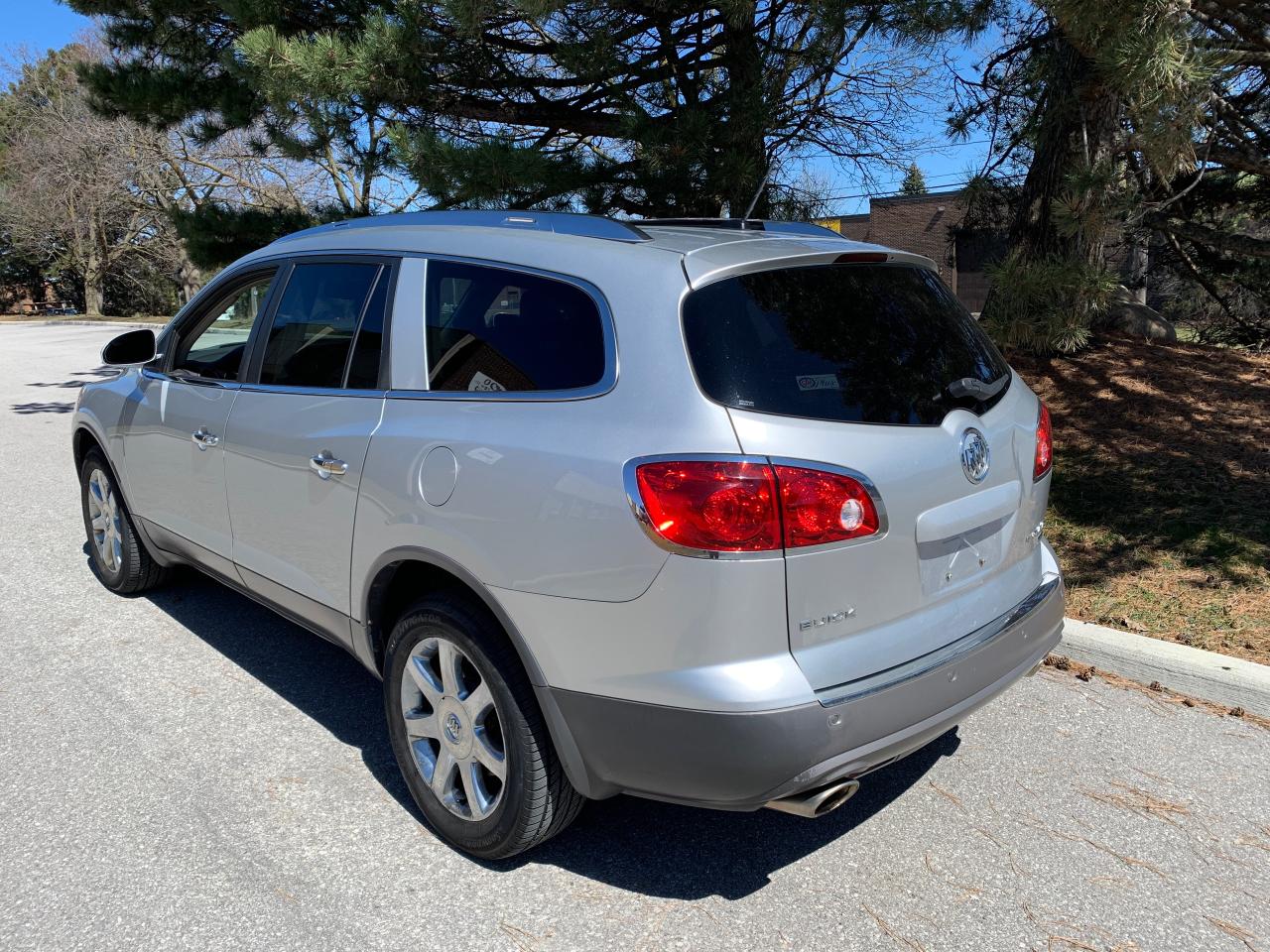 2010 Buick Enclave CXL-ALL WHEEL DRIVE - Photo #4