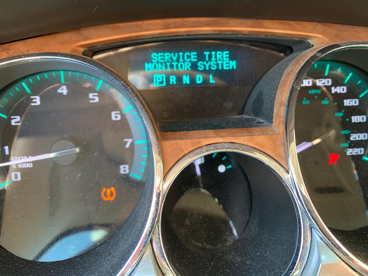 2010 Buick Enclave CXL-ALL WHEEL DRIVE - Photo #25