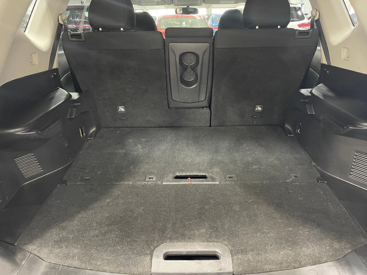 2017 Nissan Rogue SV - Photo #10