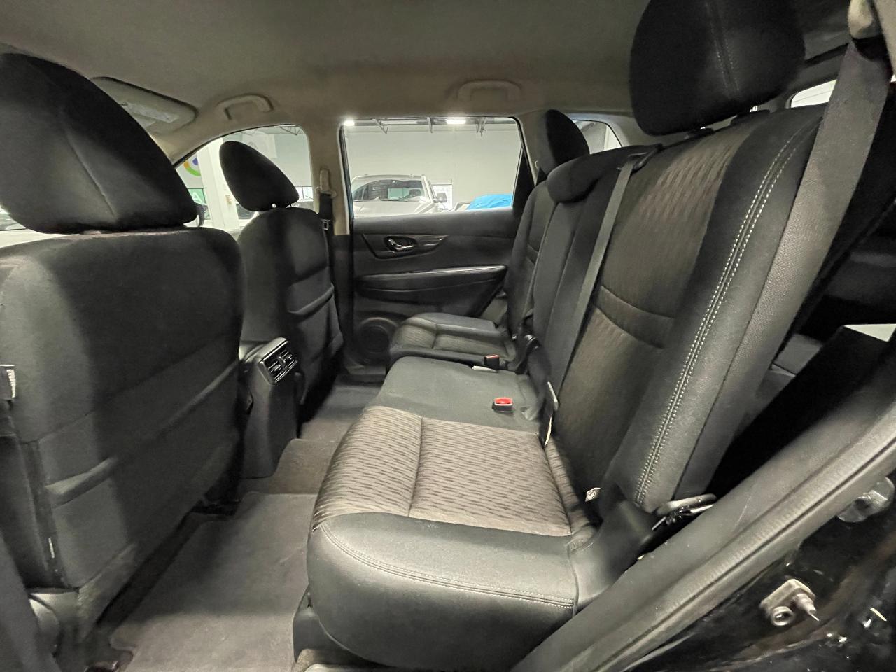 2017 Nissan Rogue SV - Photo #15