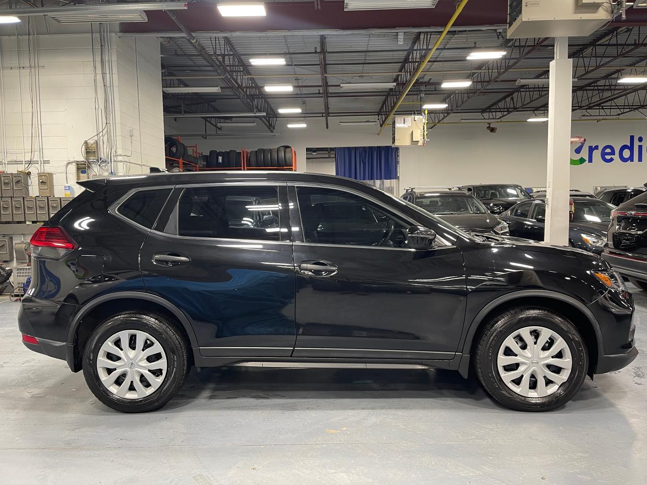 2017 Nissan Rogue SV - Photo #5