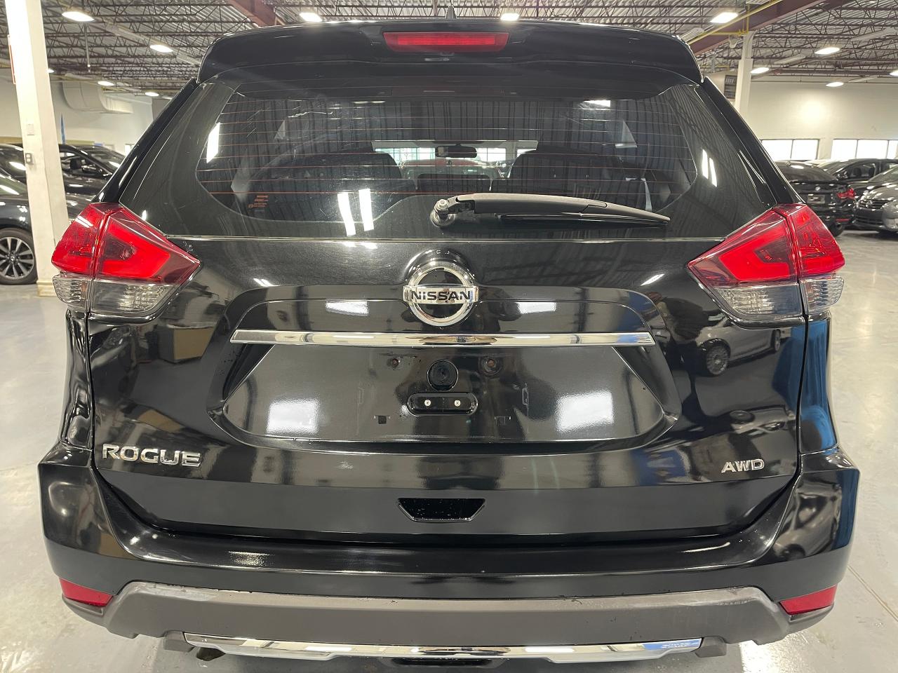 2017 Nissan Rogue SV - Photo #3