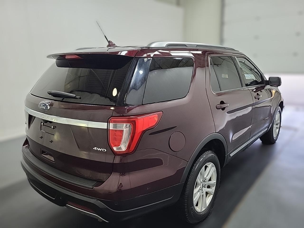 2019 Ford Explorer XLT Photo5