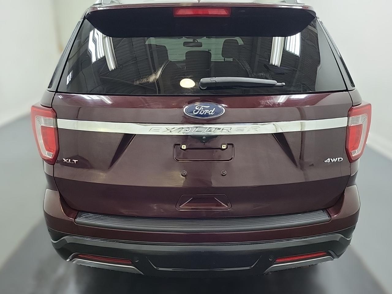 2019 Ford Explorer XLT Photo5