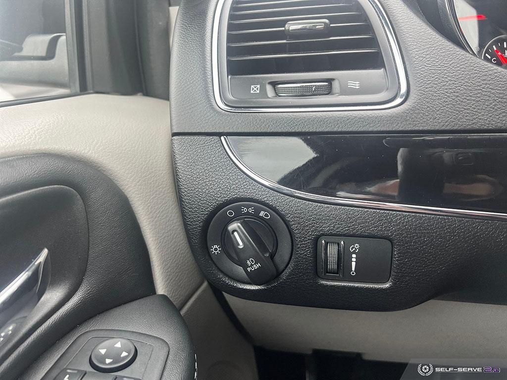 2018 Dodge Grand Caravan SXT PREMIUM PLUS / LEATHER / NAV / POWER DOORS - Photo #12