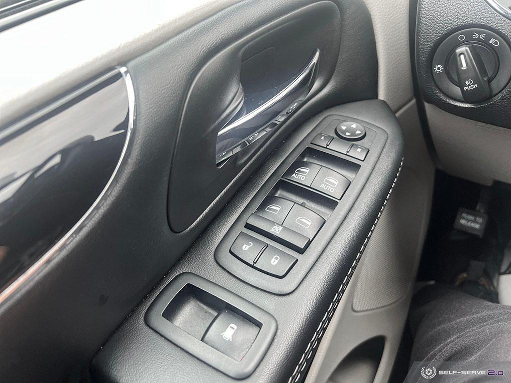 2018 Dodge Grand Caravan SXT PREMIUM PLUS / LEATHER / NAV / POWER DOORS - Photo #11