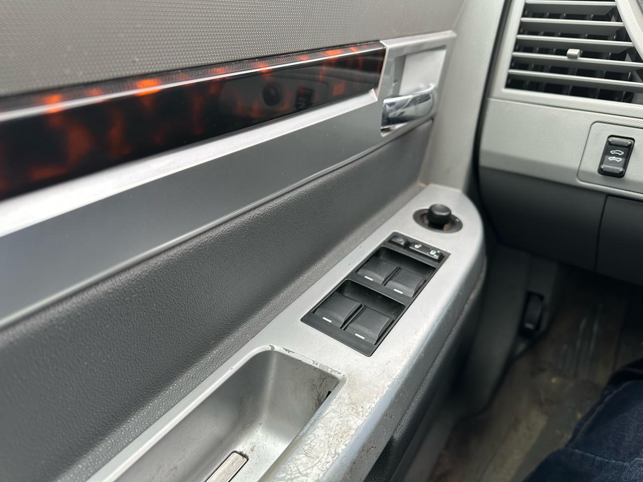 2008 Chrysler Sebring Limited  Photo3