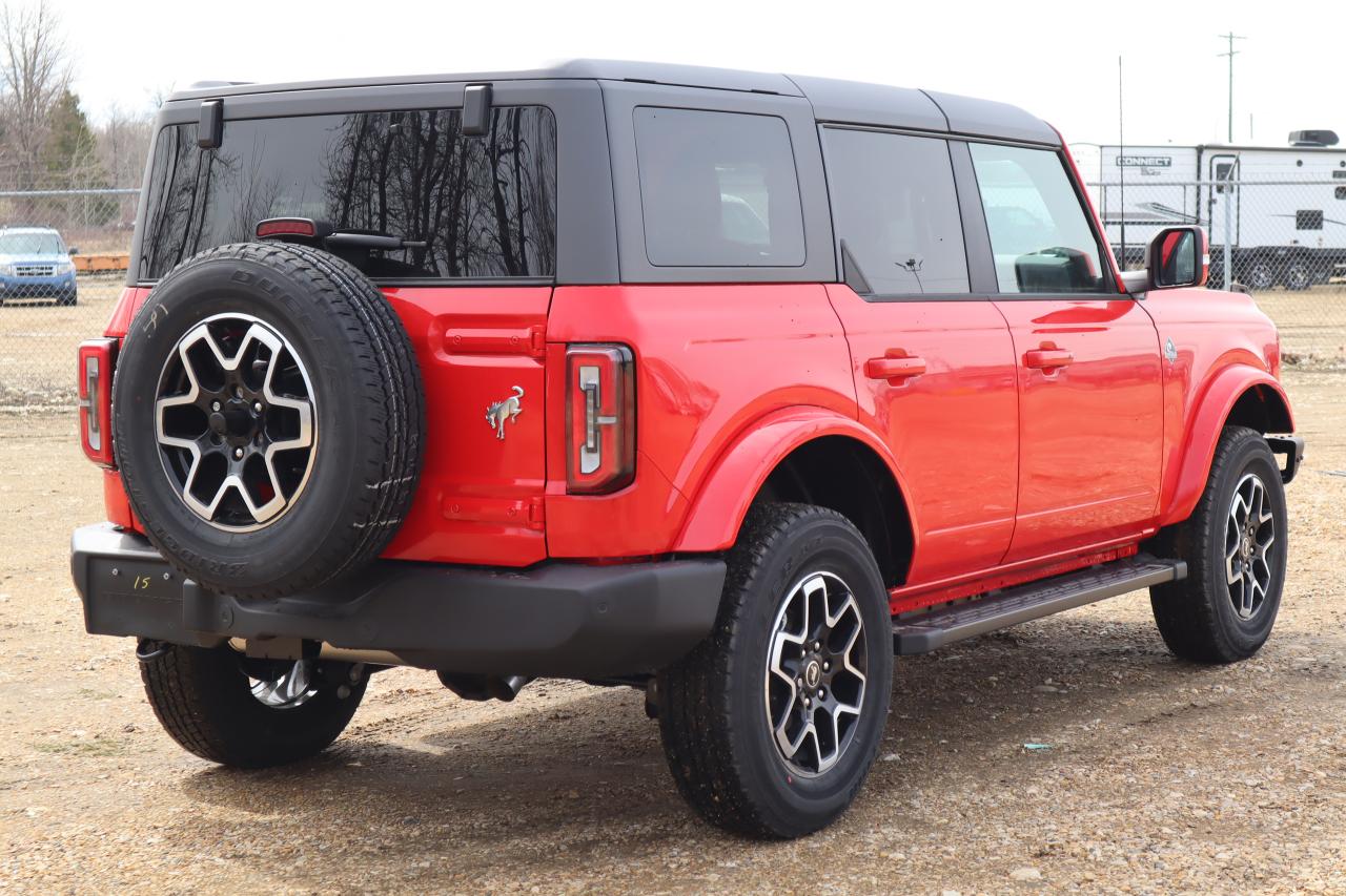 2024 Ford Bronco Outer Banks Photo4