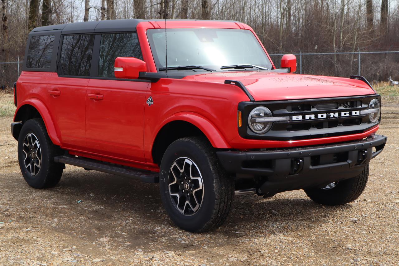 2024 Ford Bronco Outer Banks Photo5