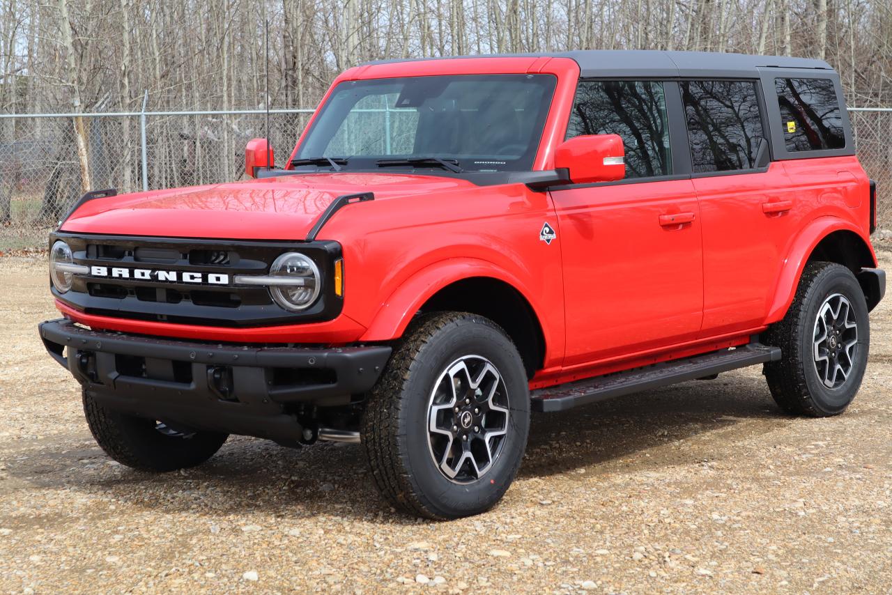 2024 Ford Bronco Outer Banks Photo0