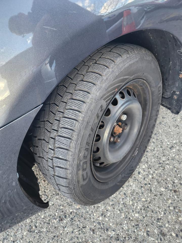 2011 Toyota Camry 4dr Sdn I4 Auto LE Photo