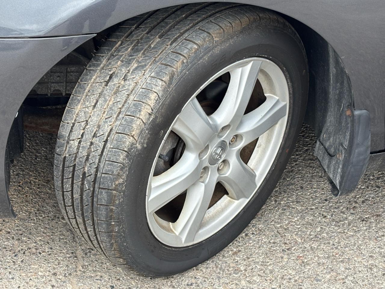 2011 Toyota Camry 4dr Sdn I4 Auto LE Photo