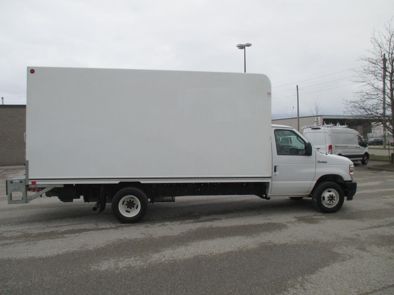 2022 Ford E450 E-450 DRW 176" WB POWER TAILGATE LOADER - Photo #4