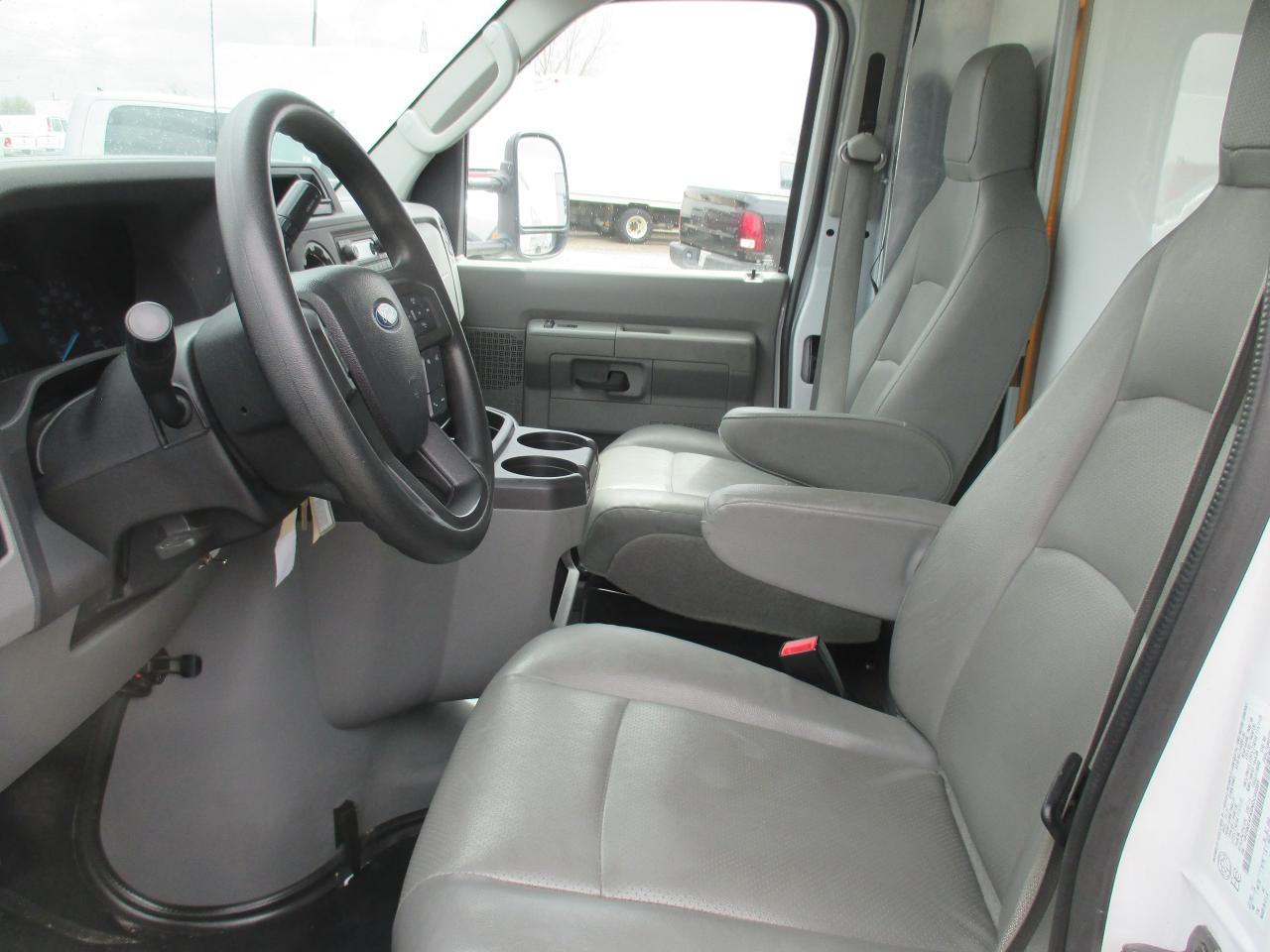 2022 Ford E450 E-450 DRW 176" WB POWER TAILGATE LOADER - Photo #13