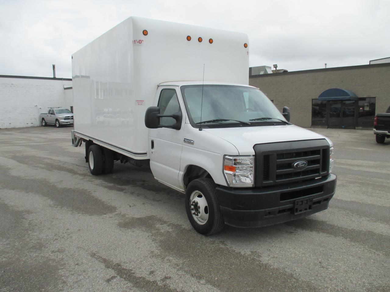 2022 Ford E450 E-450 DRW 176" WB POWER TAILGATE LOADER - Photo #3
