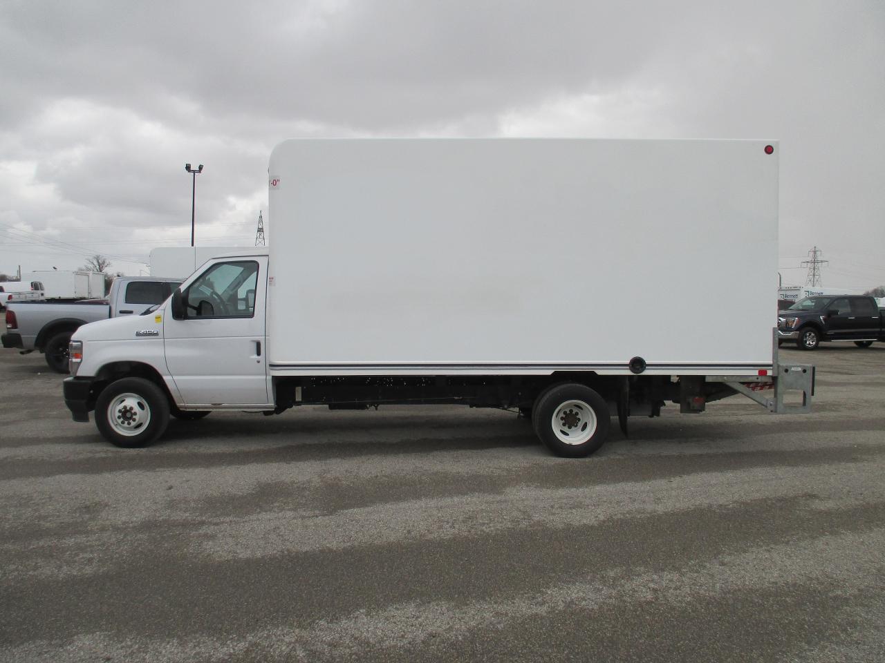 2022 Ford E450 E-450 DRW 176" WB POWER TAILGATE LOADER