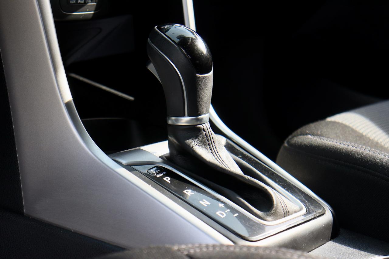 2013 Hyundai Elantra GT GL | Auto | Power Group | USB & Aux | Alloys ++ Photo16