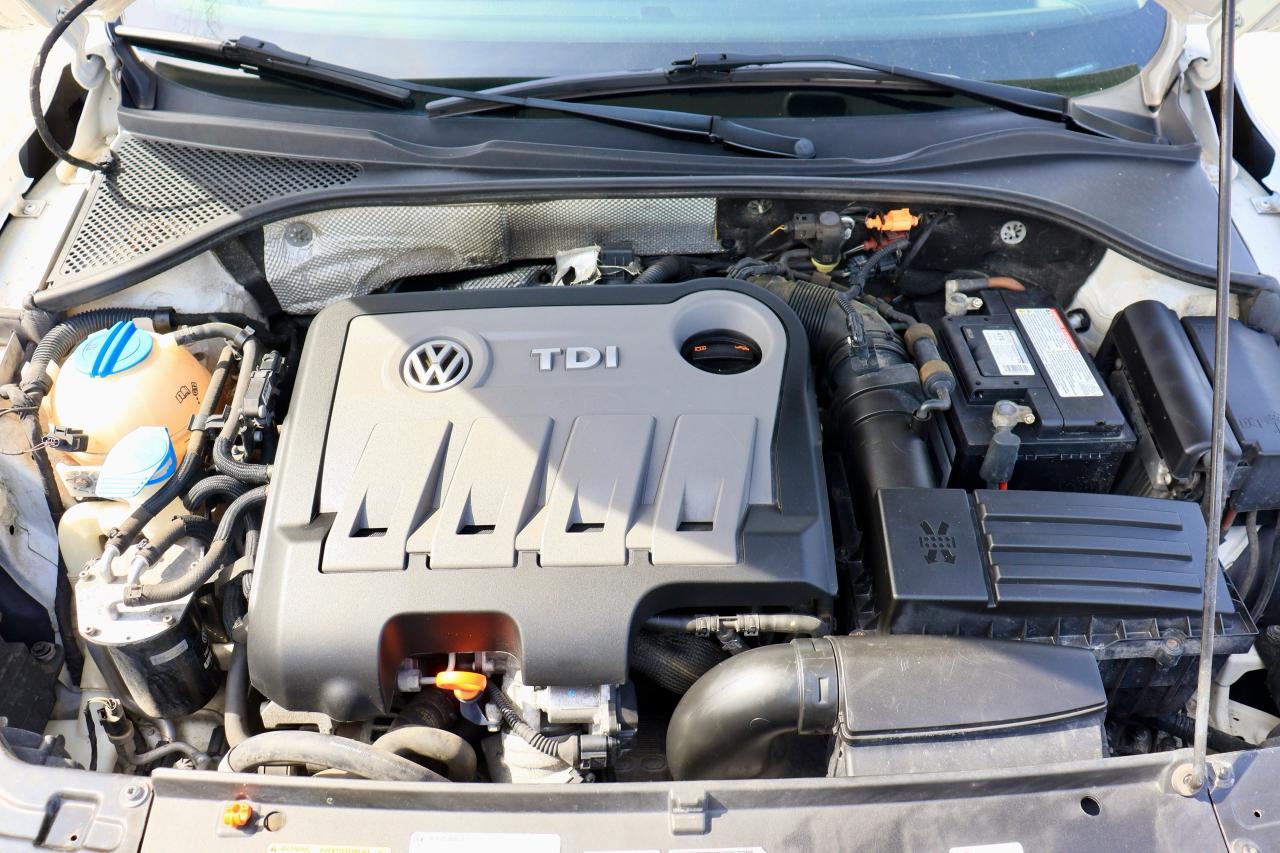 2013 Volkswagen Passat TDi | Auto | Leather | Roof | Nav | Alloys | Tints Photo32