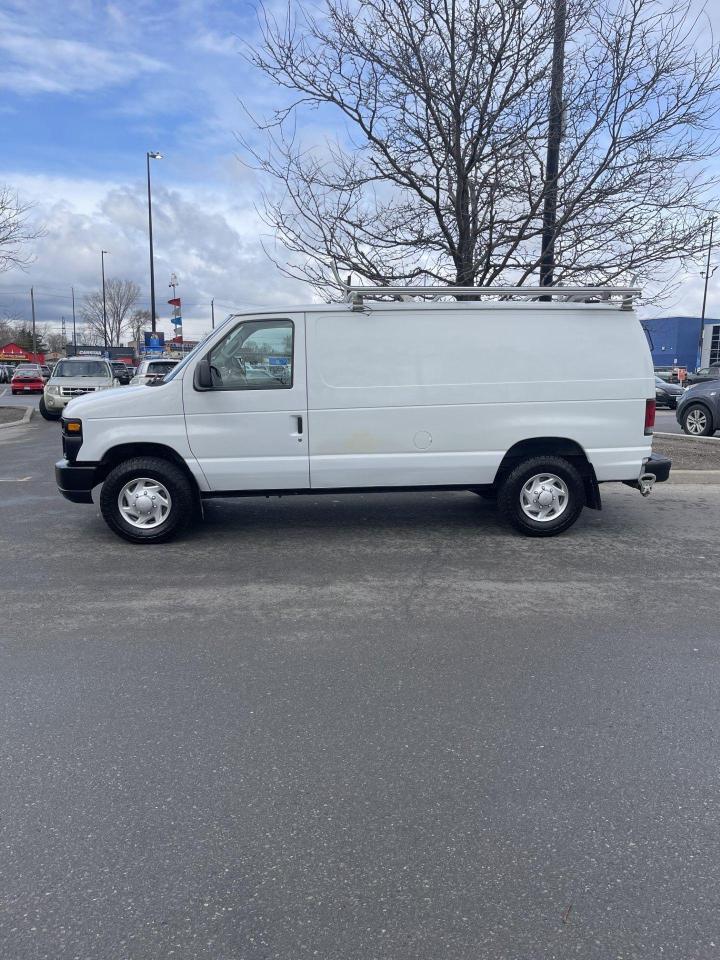 2013 Ford Econoline E-250   ONLY 172,000 KMS   POWER WINDOWS & LOCKS - Photo #2