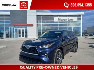 Used 2020 Toyota Highlander LOCAL TRADE-IN WITH ONLY 30,043 KMS, XLE PACKAGE WITH LEATHER AND 8 PASSENGER SEATING for sale in Moose Jaw, SK