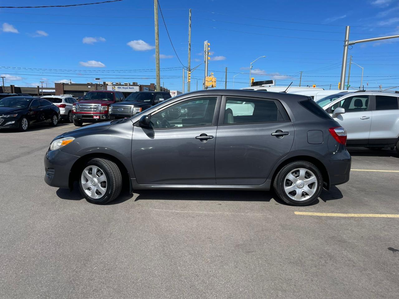 2010 Toyota Matrix 5DR HATCHBACK Auto LOW KM SAFETY INCLUDED Photo2