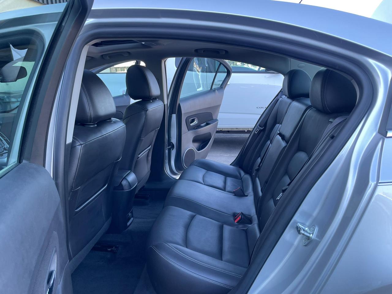 2015 Chevrolet Cruze 4dr Sdn 2LT LEATHER SUNROOF NO ACCIDENT CAMERA Photo