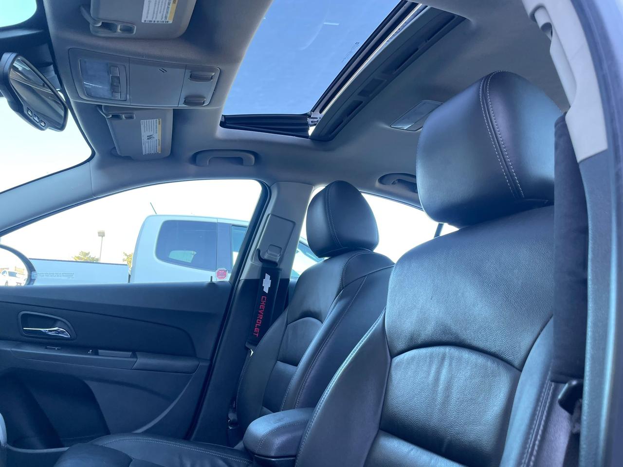 2015 Chevrolet Cruze 4dr Sdn 2LT LEATHER SUNROOF NO ACCIDENT CAMERA Photo
