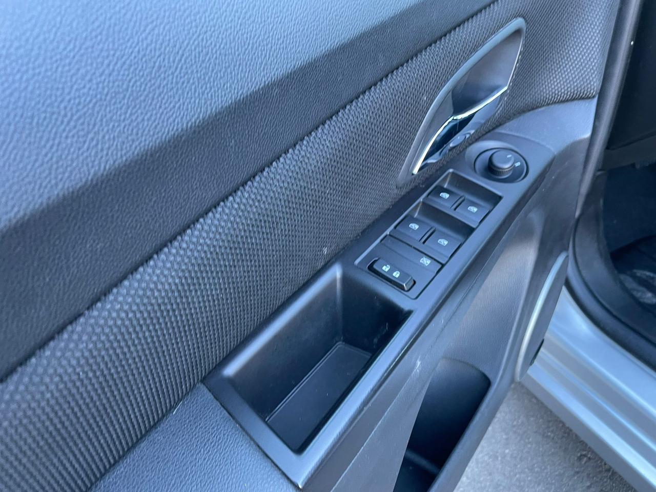 2015 Chevrolet Cruze 4dr Sdn 2LT LEATHER SUNROOF NO ACCIDENT CAMERA Photo