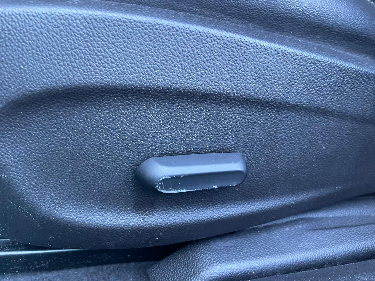 2015 Chevrolet Cruze 4dr Sdn 2LT LEATHER SUNROOF NO ACCIDENT CAMERA Photo