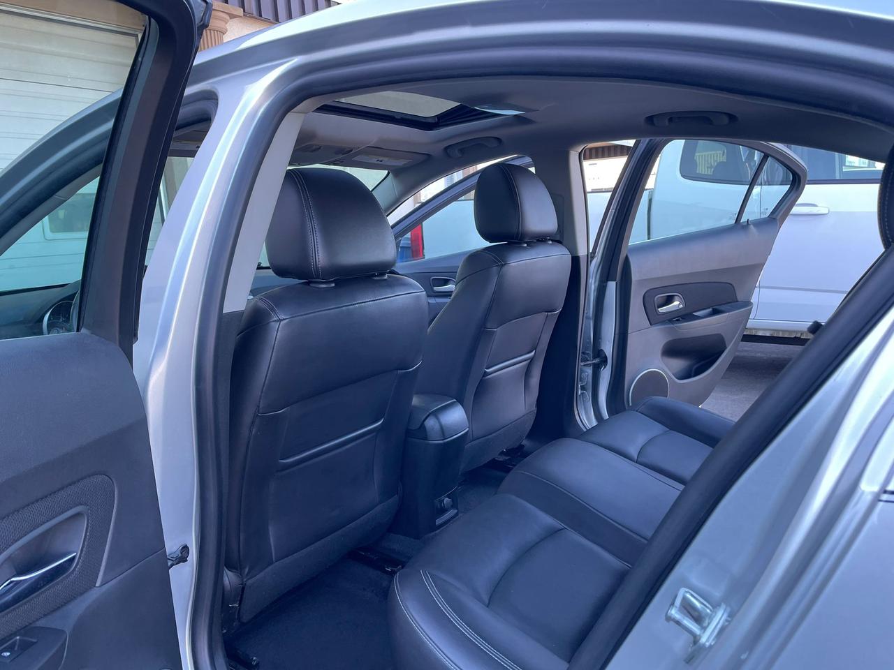 2015 Chevrolet Cruze 4dr Sdn 2LT LEATHER SUNROOF NO ACCIDENT CAMERA Photo