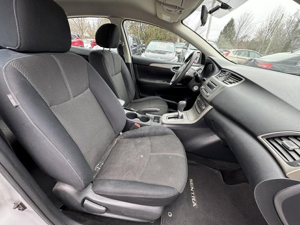 2014 Nissan Sentra S Photo