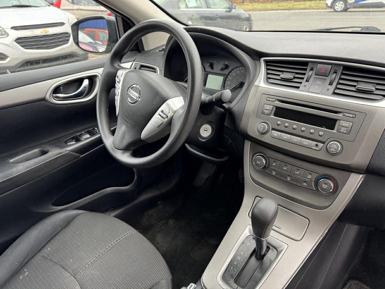2014 Nissan Sentra S Photo