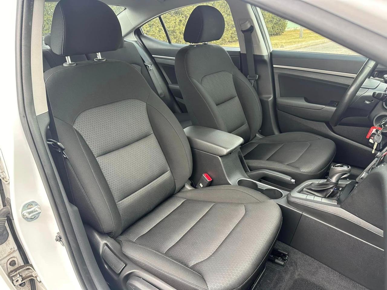 2017 Hyundai Elantra Finance Available Photo4