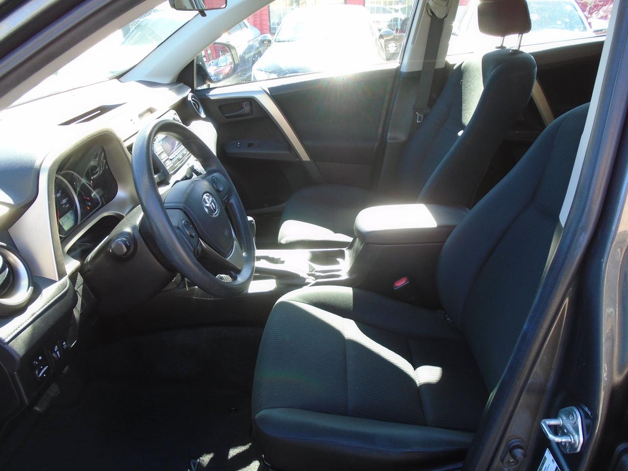 2014 Toyota RAV4 LE/ NO ACCIDENT/ RUNS PERFECT/ WELL MAINTAINED /AC - Photo #10
