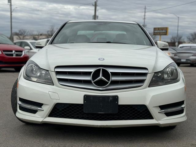 2012 Mercedes-Benz C-Class C 250 4MATIC / HTD LEATHER SEATS / SUNROOF Photo2