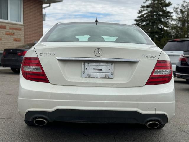 2012 Mercedes-Benz C-Class C 250 4MATIC / HTD LEATHER SEATS / SUNROOF Photo4