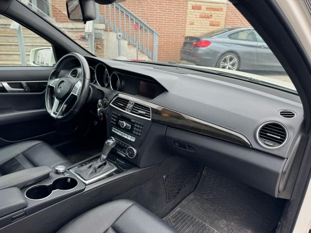 2012 Mercedes-Benz C-Class C 250 4MATIC / HTD LEATHER SEATS / SUNROOF Photo7