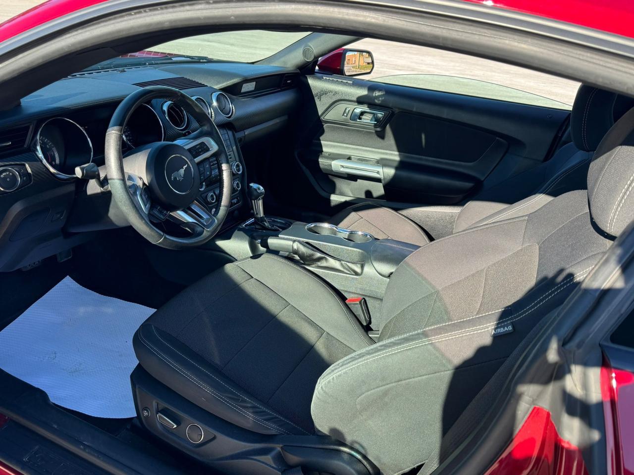 2017 Ford Mustang V6 - Photo #10