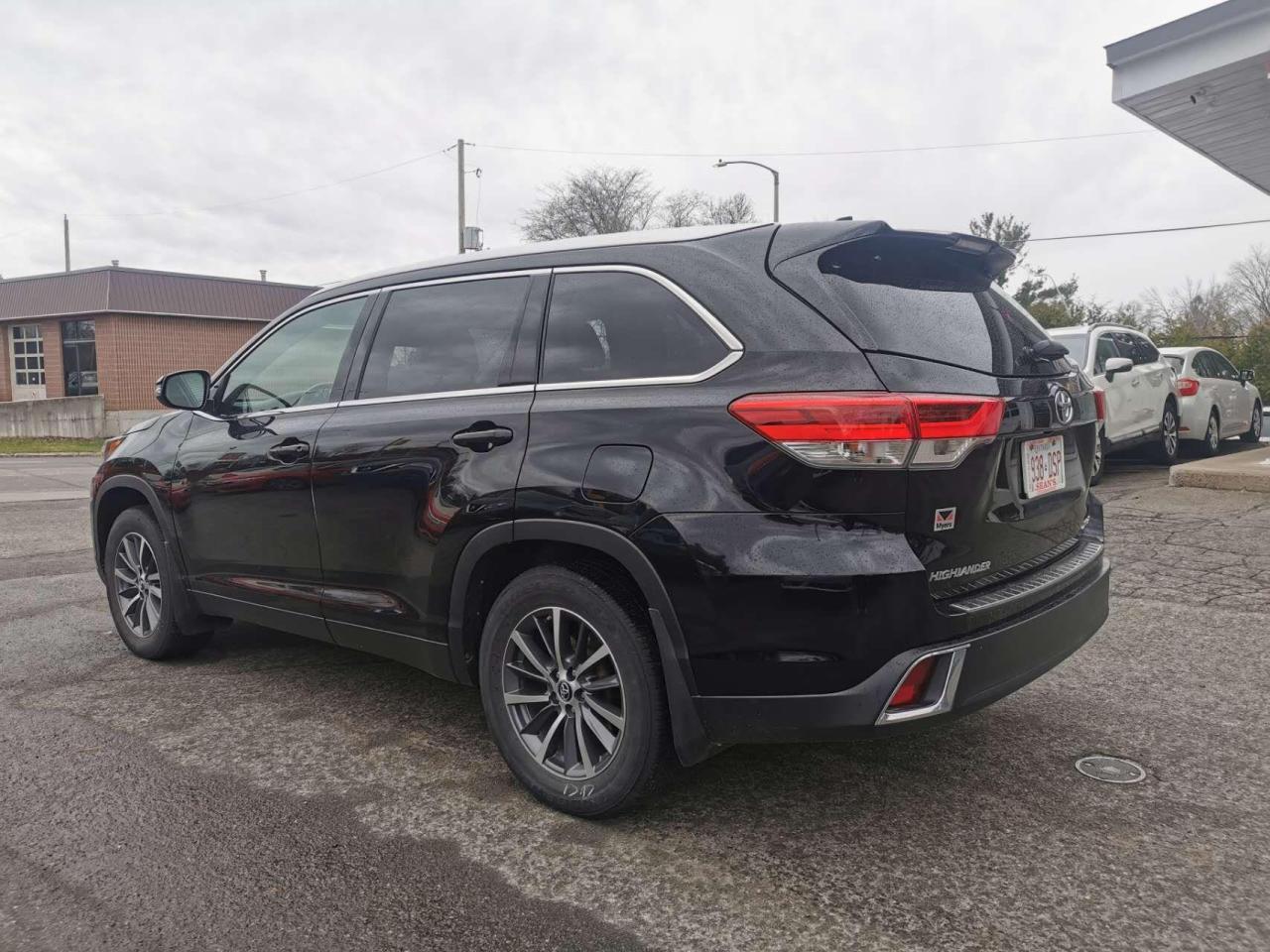 2019 Toyota Highlander XLE AWD - Photo #3