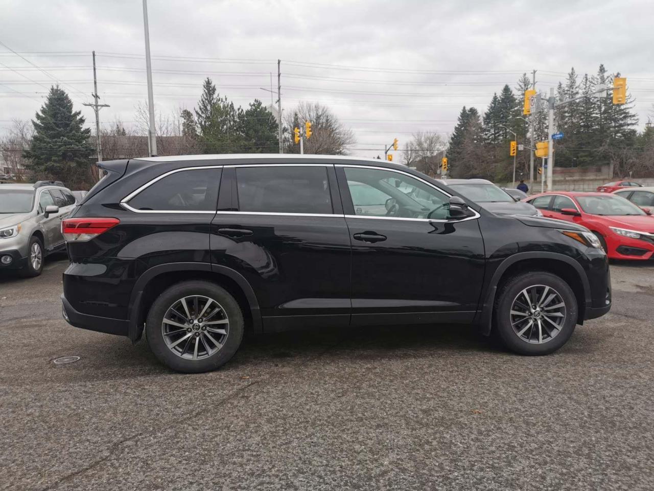 2019 Toyota Highlander XLE AWD - Photo #5