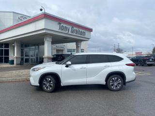 Used 2022 Toyota Highlander XLE for sale in Ottawa, ON