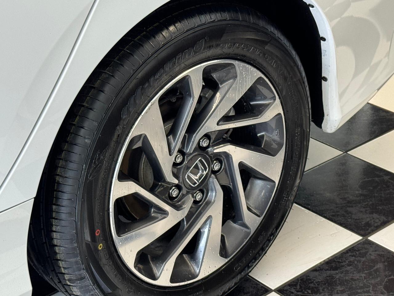 2019 Honda Civic EX+Blind Spot Camera+Roof+New Tires+CLEAN CARFAX Photo98