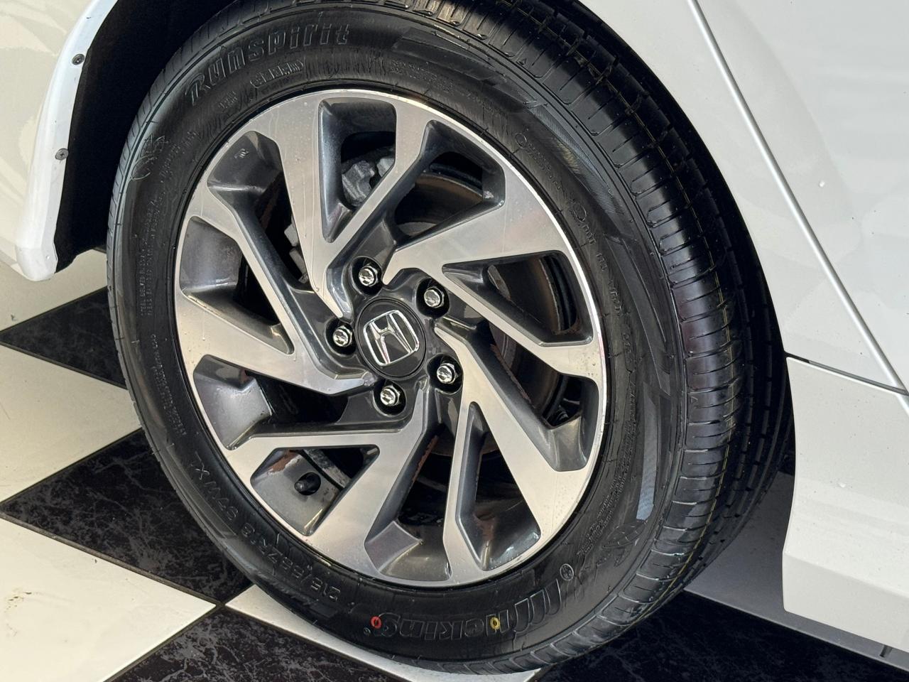 2019 Honda Civic EX+Blind Spot Camera+Roof+New Tires+CLEAN CARFAX Photo99