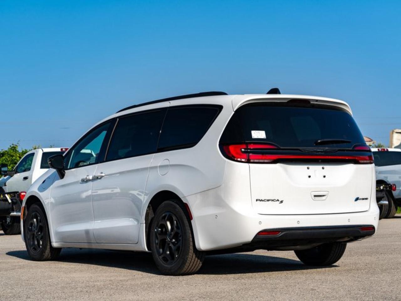 2024 Chrysler Pacifica Hybrid PREMIUM S APPEARANCE Photo