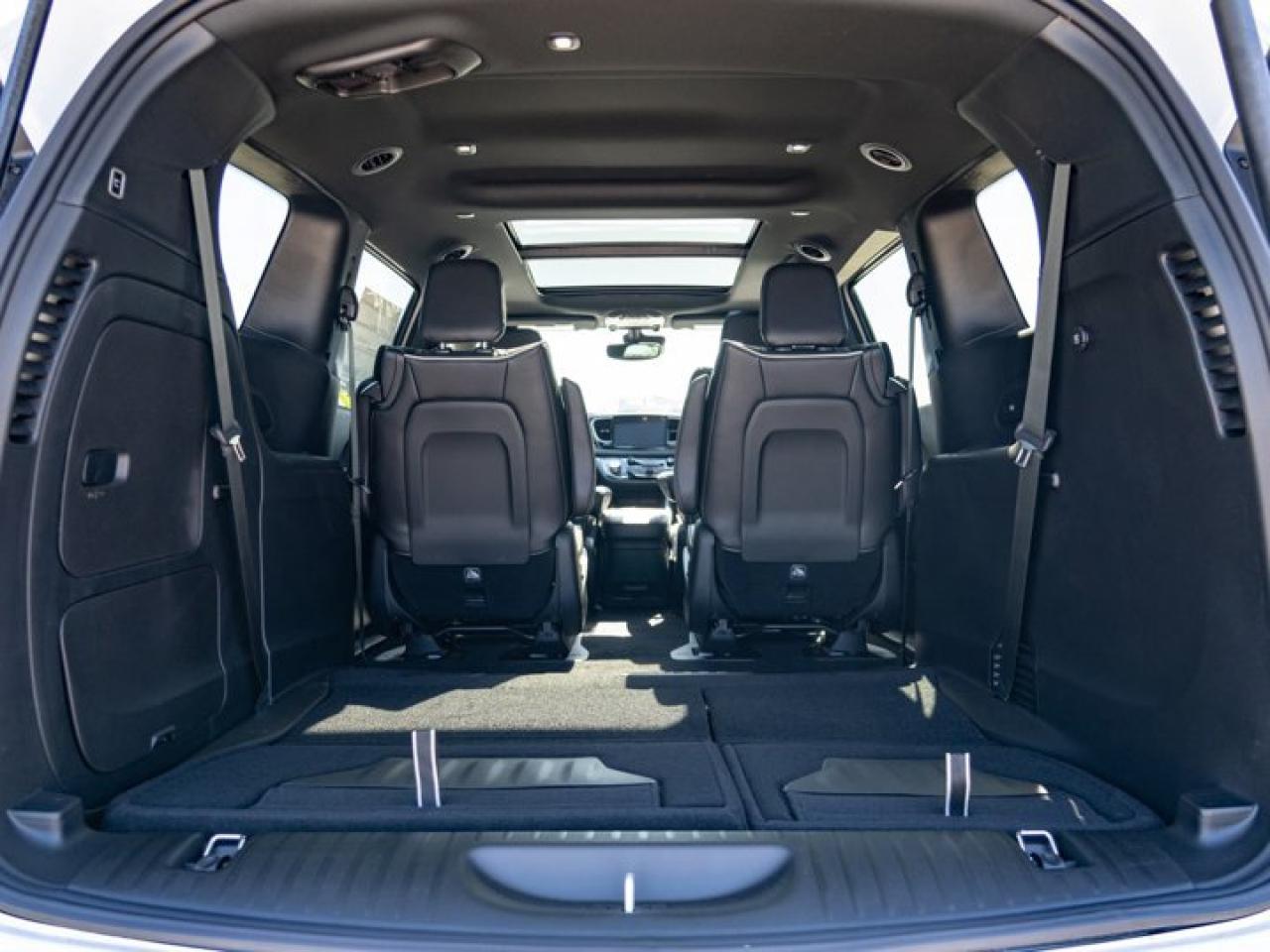 2024 Chrysler Pacifica Hybrid PREMIUM S APPEARANCE Photo