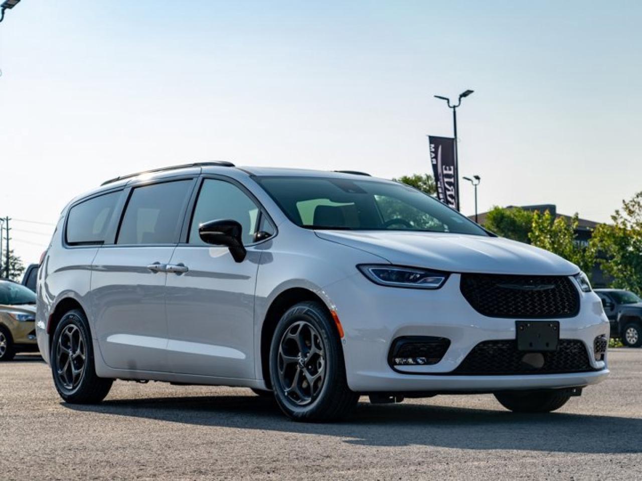 2024 Chrysler Pacifica Hybrid PREMIUM S APPEARANCE Photo