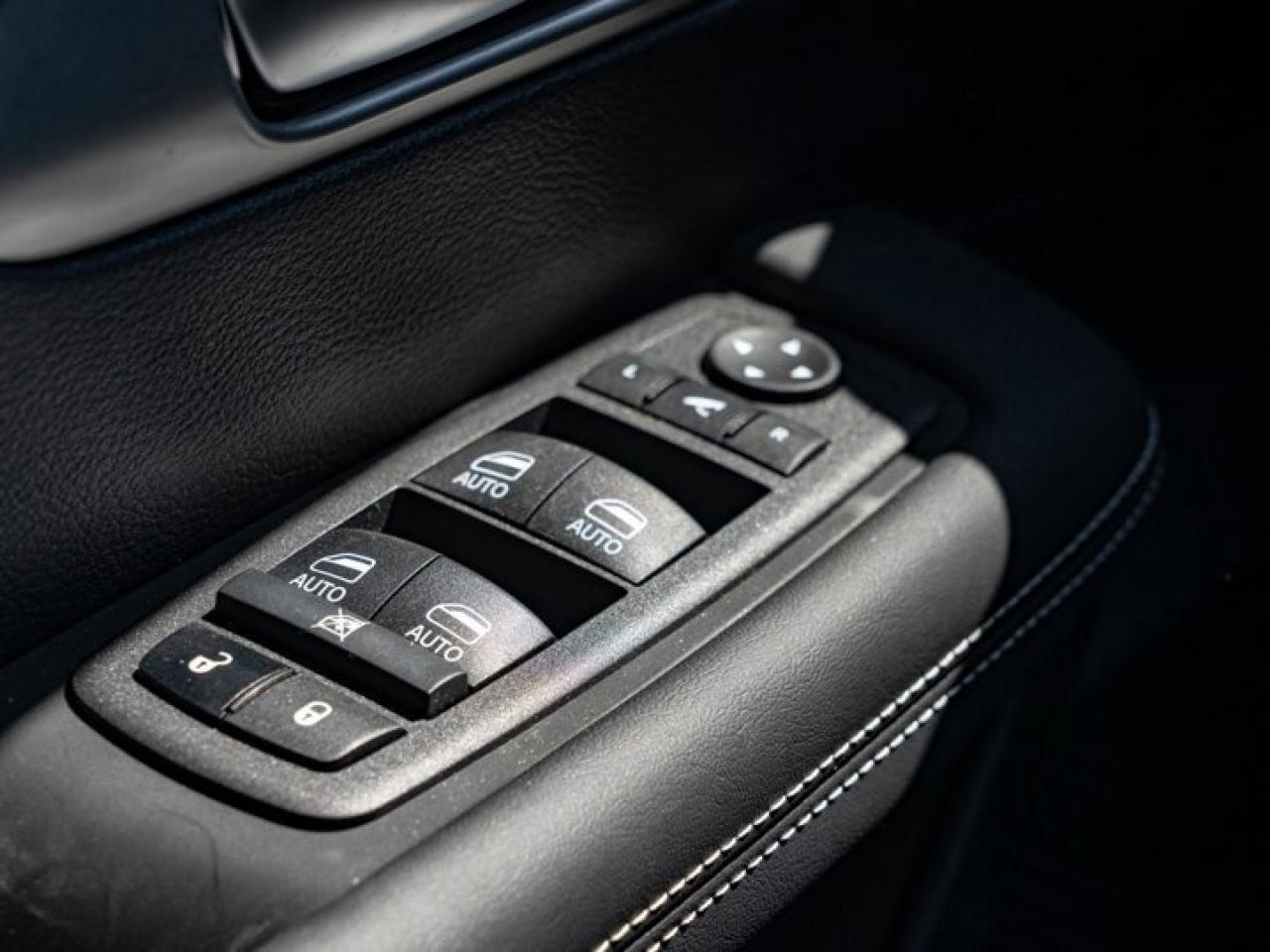 2024 Chrysler Pacifica Hybrid PREMIUM S APPEARANCE Photo