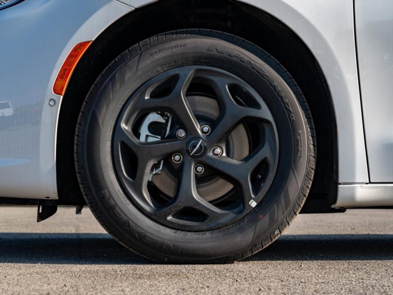 2024 Chrysler Pacifica Hybrid PREMIUM S APPEARANCE Photo