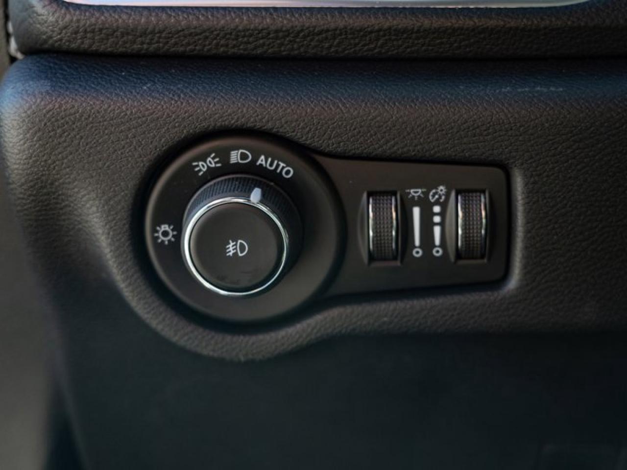 2024 Chrysler Pacifica Hybrid PREMIUM S APPEARANCE Photo